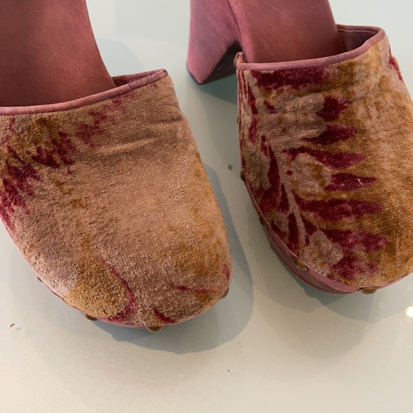 Sandals - Picture 8 of 8